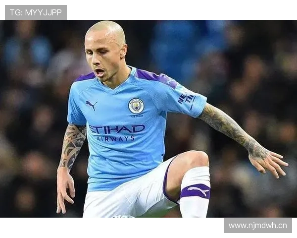 范迪克穿西装像走红毯，场上那股拼劲儿完全没了，好像换了个人似的！