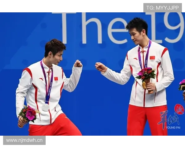 李诗沣又发生活照，球场上那个拼命的少年下场就是隐形富豪，我钱包先躲着