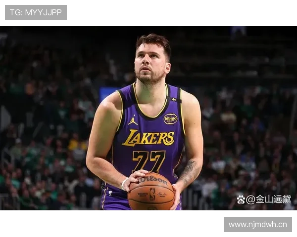 勒布朗挡拆拉开空间提升关键三分命中率明显优于东契奇