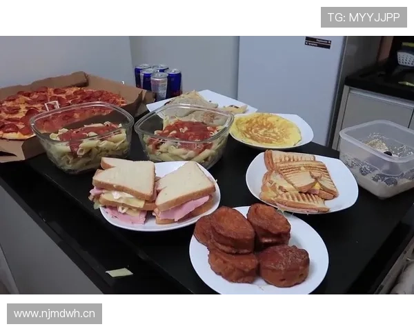 菲尔普斯每天吃一万大卡，还说自己饿得啃泳裤